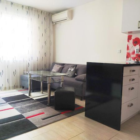 Modern Apartment In Burgas Esterno foto