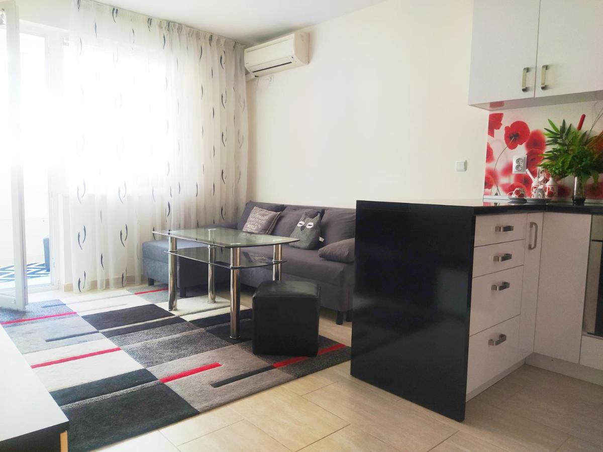 Modern Apartment In Burgas Esterno foto