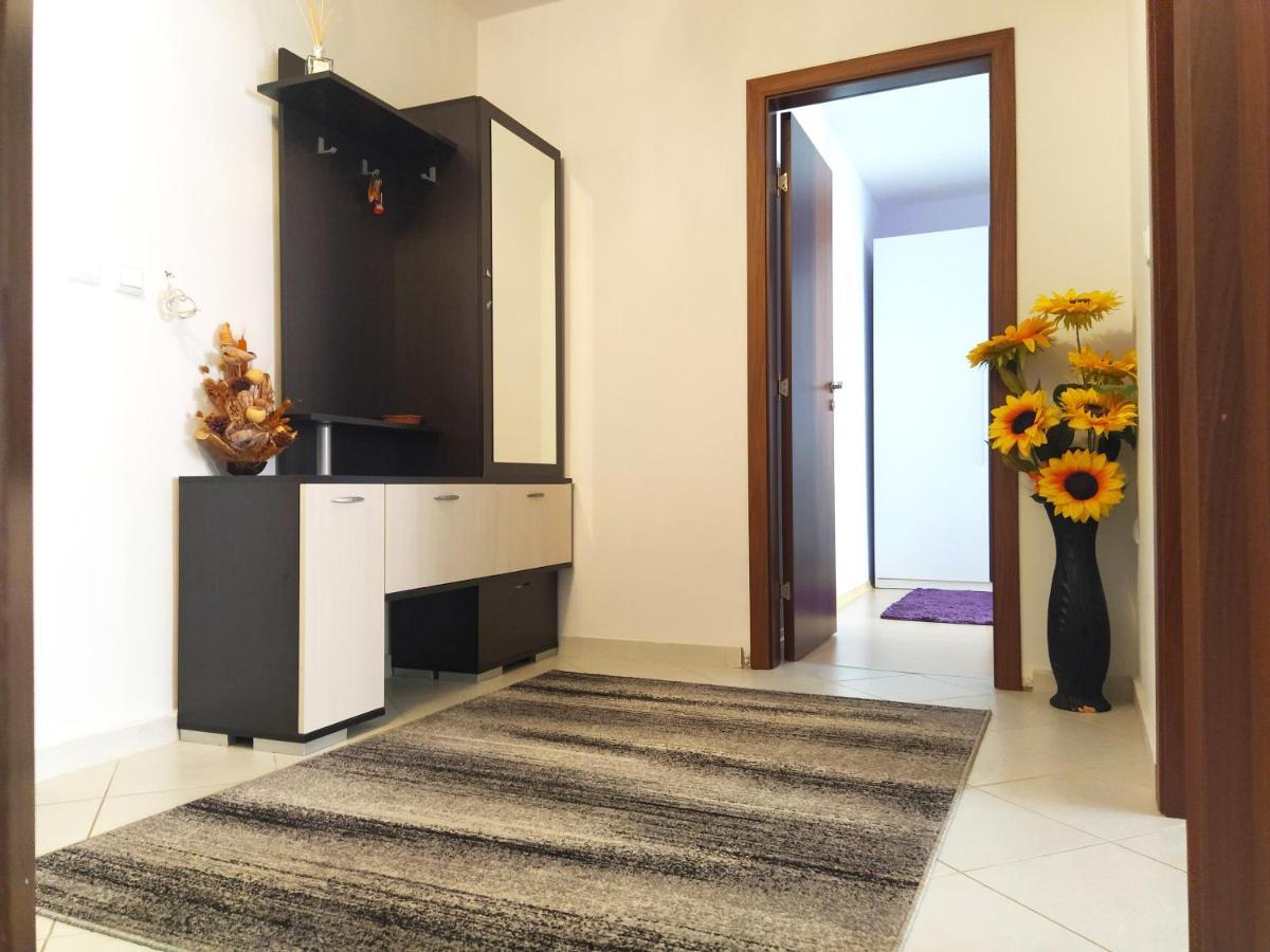 Modern Apartment In Burgas Esterno foto