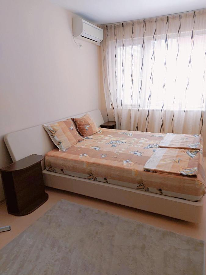 Modern Apartment In Burgas Esterno foto